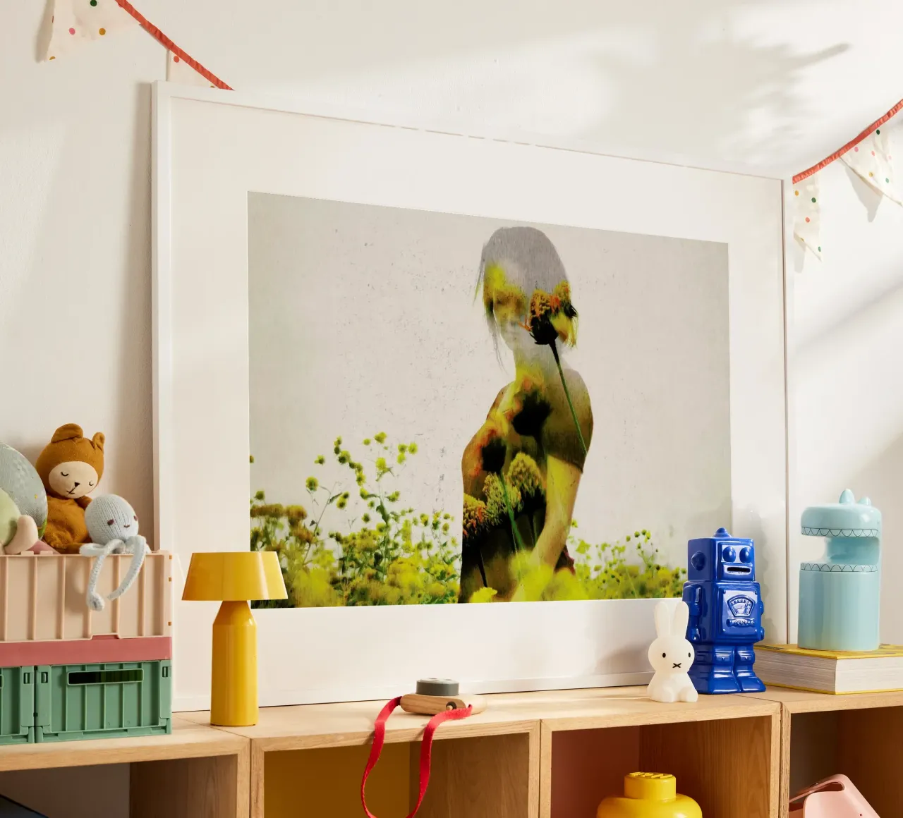Yellow Meadow poster con telaio in legno da Davies Babies