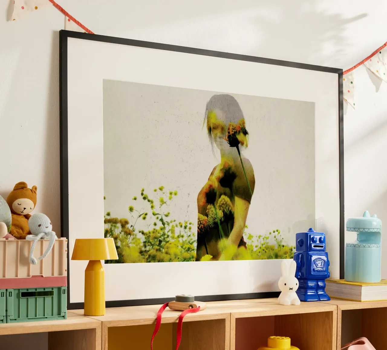 Yellow Meadow poster con telaio in legno da Davies Babies
