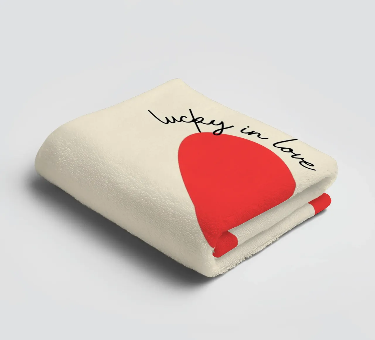 Luky in der Liebe, Positives Zitat, VALENTINE Handtuch von pdigitalprints