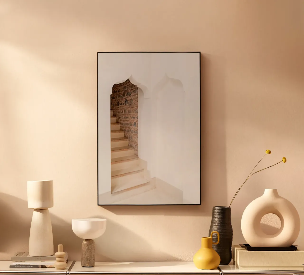 Scala ad arco bianca Boho a Marrakech alluminio dibond da Henrike Schenk Photography