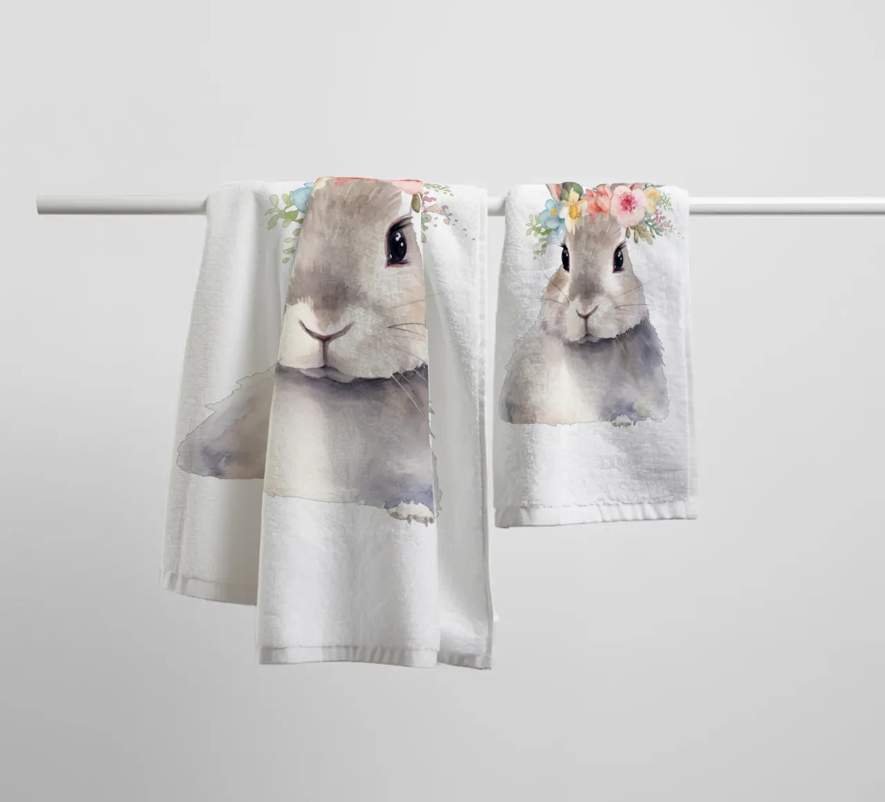 Coniglietto con corona di fiori, acquerello per bambini della scuola materna asciugamano da bagno da Little Lila