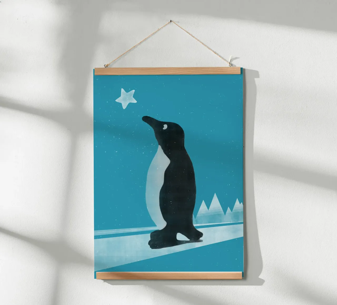 Winter Pinguin poster con telaio in legno da lazydaypaper
