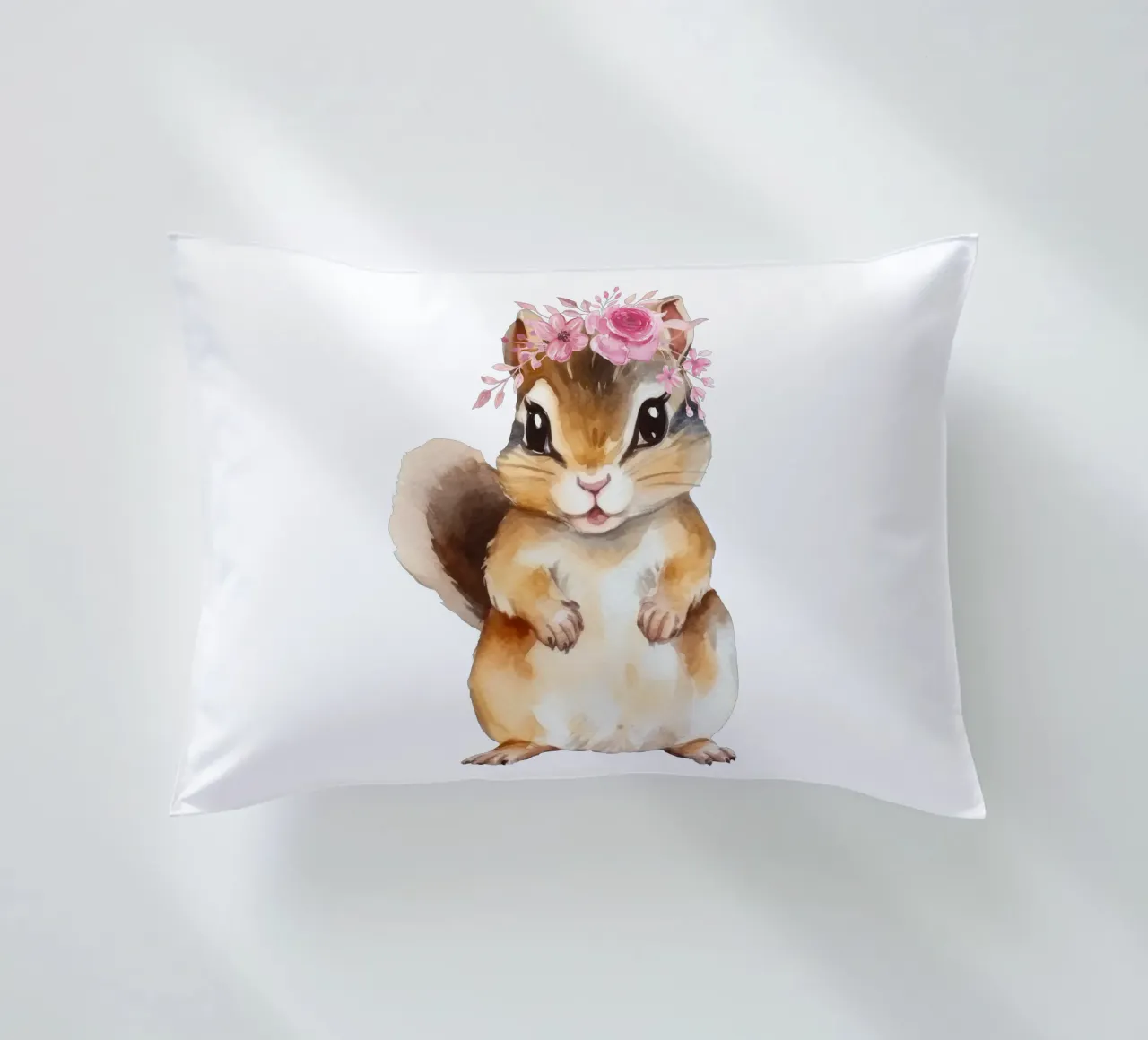 Simpatico scoiattolo acquerellato con corona di fiori, cameretta per bambini cuscino da Little Lila