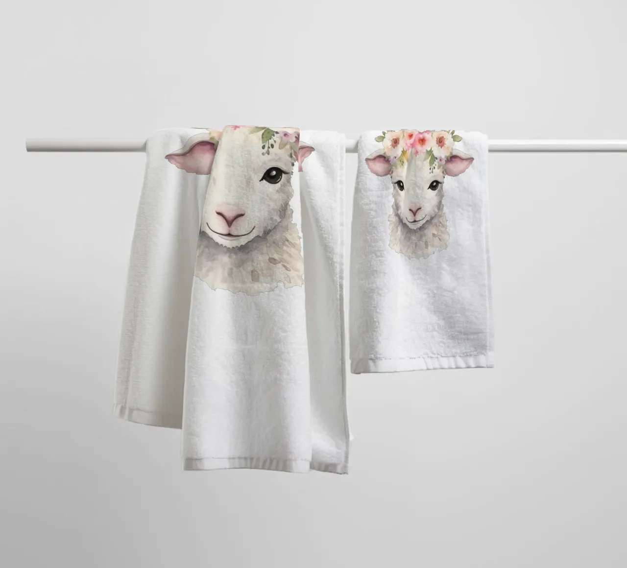 Impression d'un animal mignon avec une couronne de fleurs, illustration d'un agneau serviette de bain de Little Lila