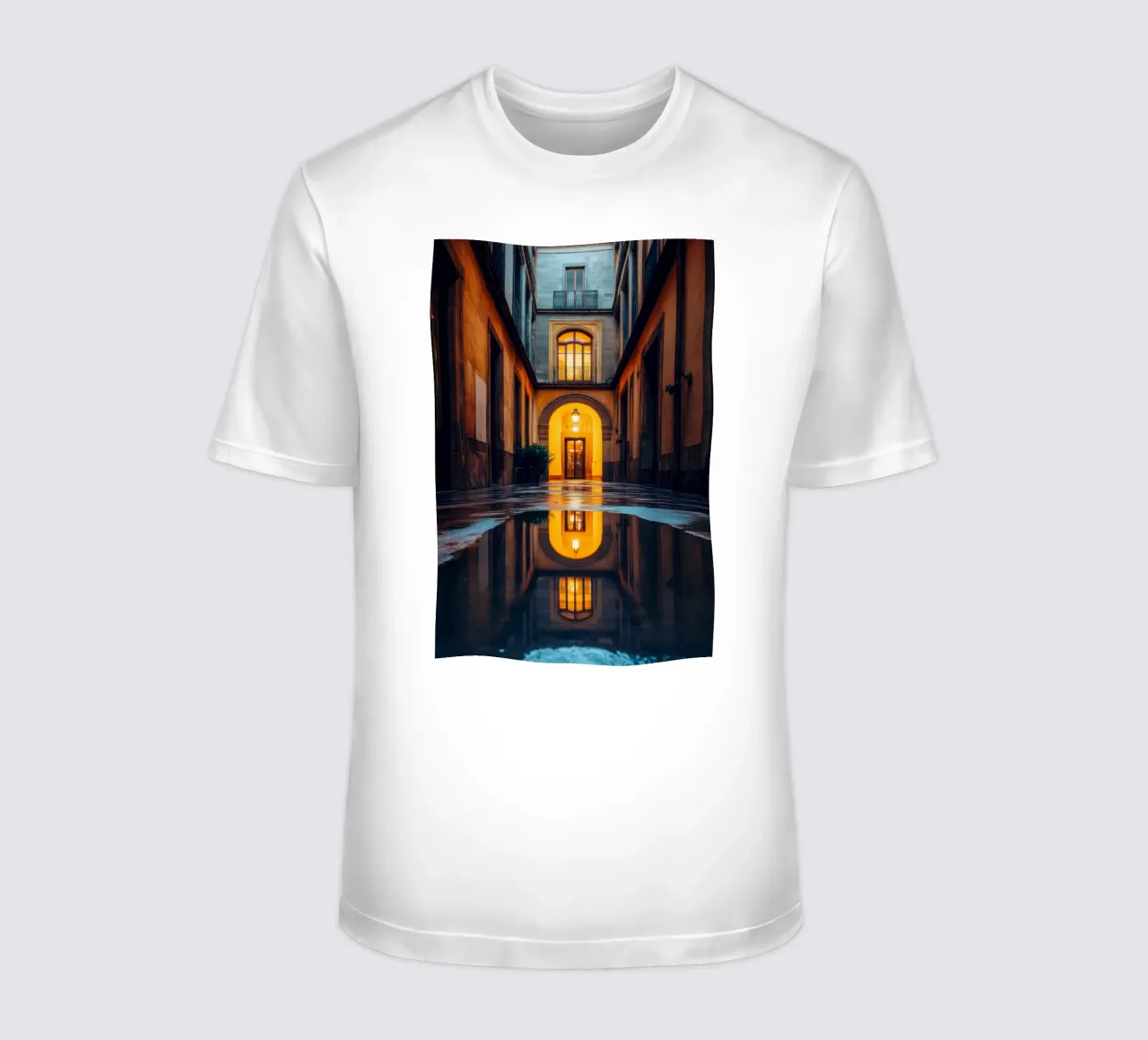 Intimes Glühen in den Gassen Barcelonas T-Shirt von By Night