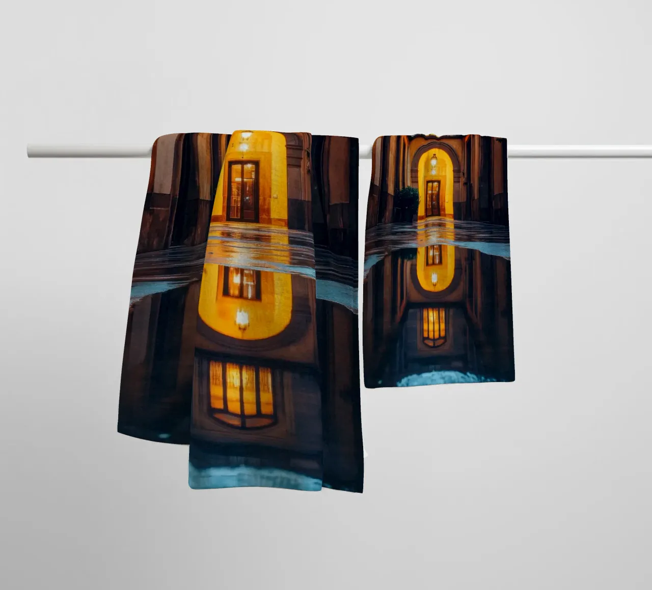 Intimes Glühen in den Gassen Barcelonas Handtuch von By Night