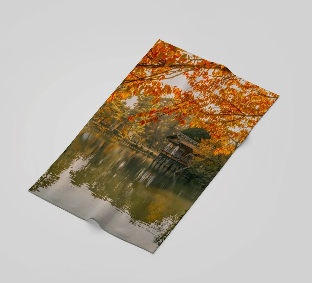 Laghetto giapponese d'autunno a Kanazawa telo mare da Marcel Bisig