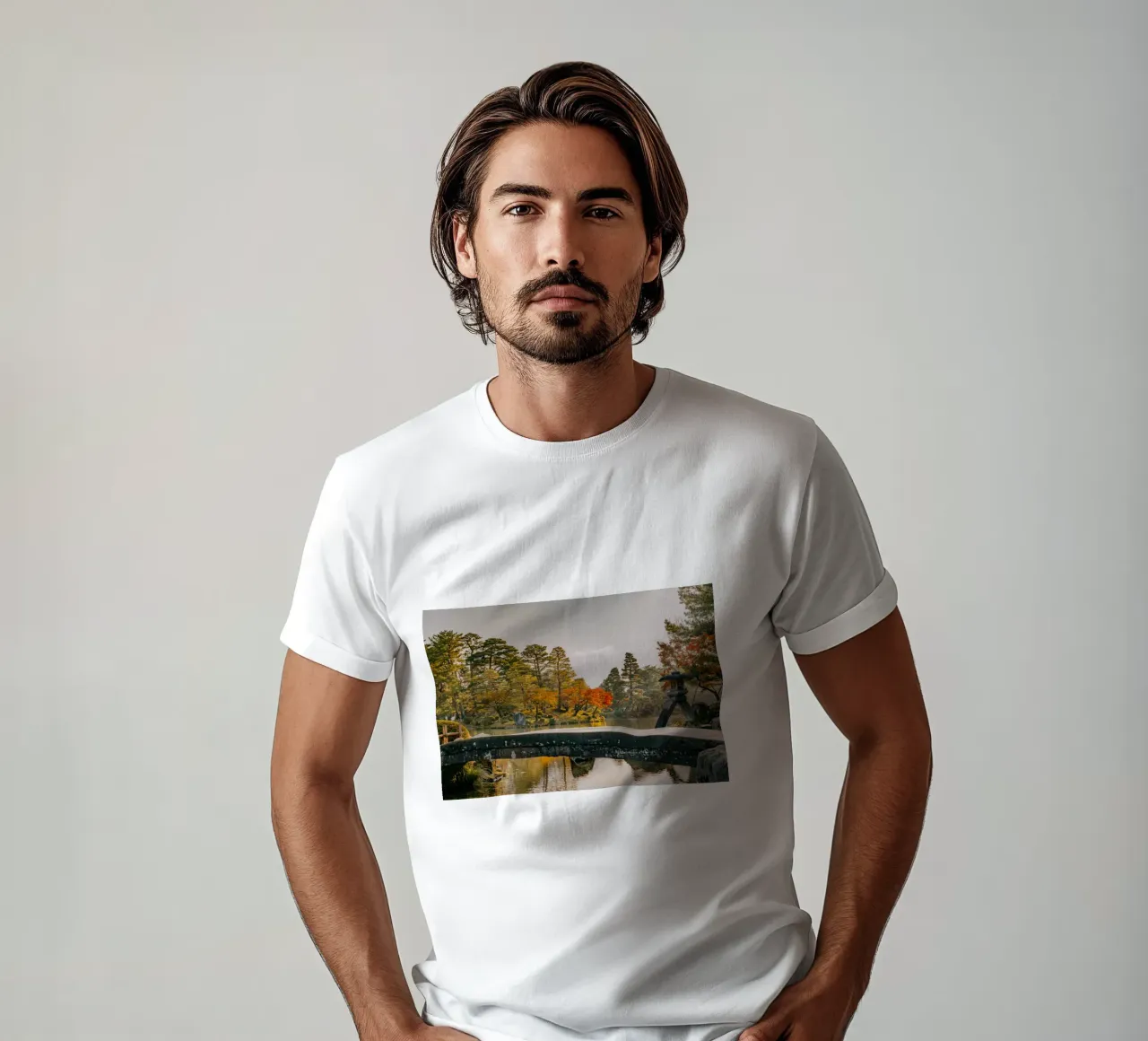 Giardino giapponese d'autunno a Kanazawa t-shirt da Marcel Bisig
