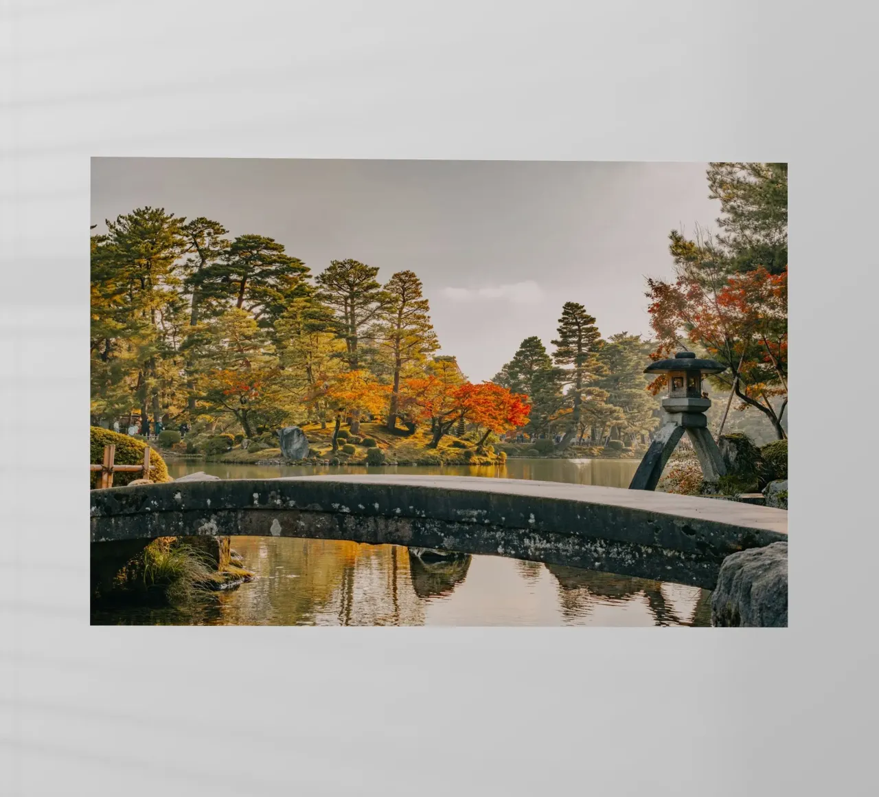 Giardino giapponese d'autunno a Kanazawa pellicola backlit da Marcel Bisig