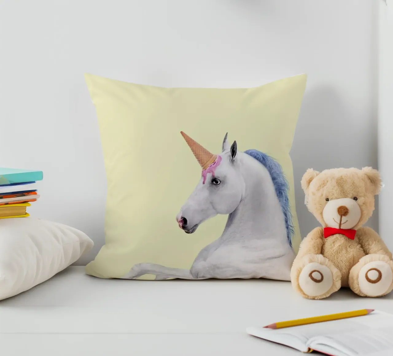 Ice Cream Unicorn cojín de Paul Fuentes Design
