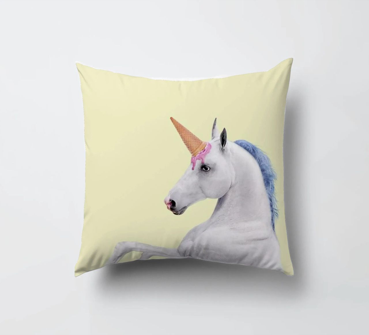 Ice Cream Unicorn cuscino da Paul Fuentes Design