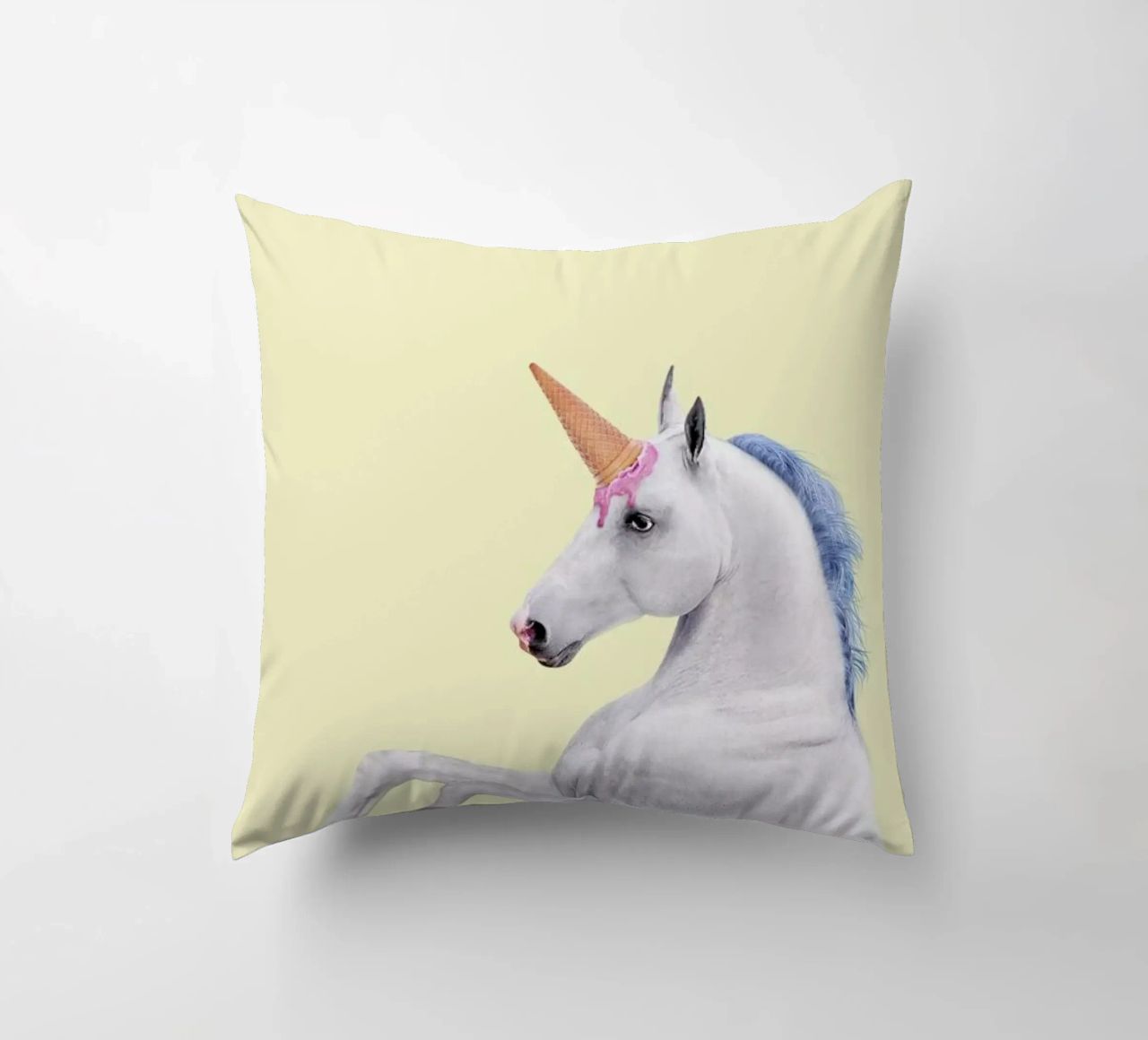 Ice Cream Unicorn cuscino da Paul Fuentes Design