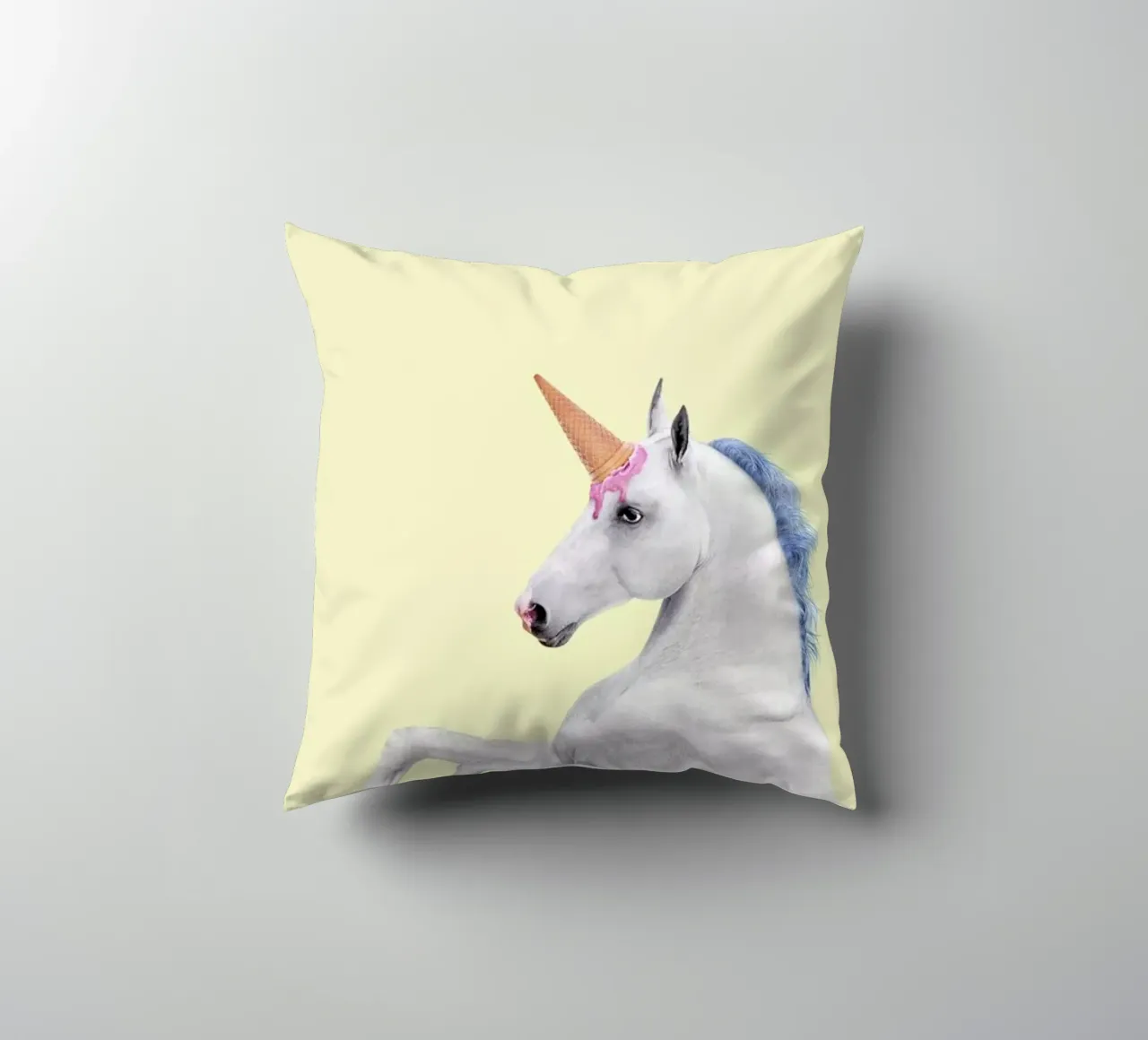Ice Cream Unicorn cojín de Paul Fuentes Design