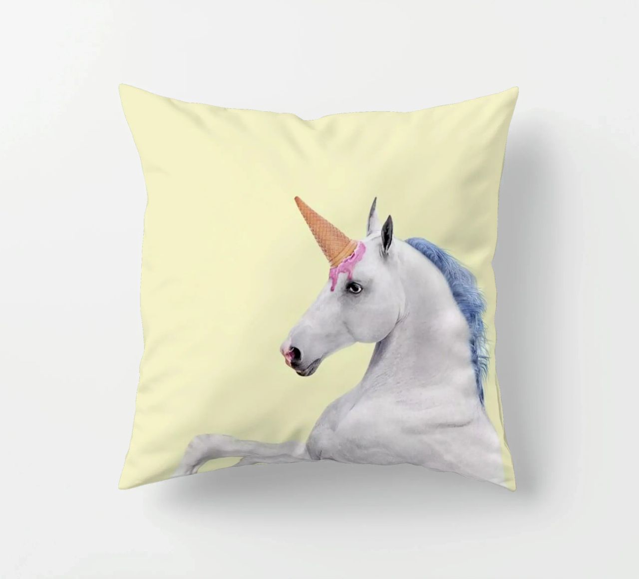 Ice Cream Unicorn cuscino da Paul Fuentes Design