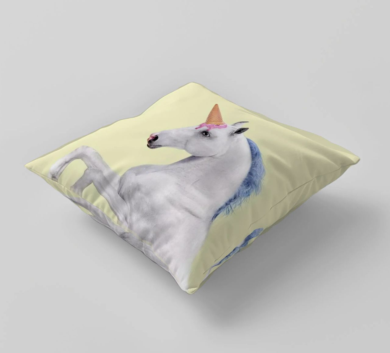 Ice Cream Unicorn cuscino da Paul Fuentes Design