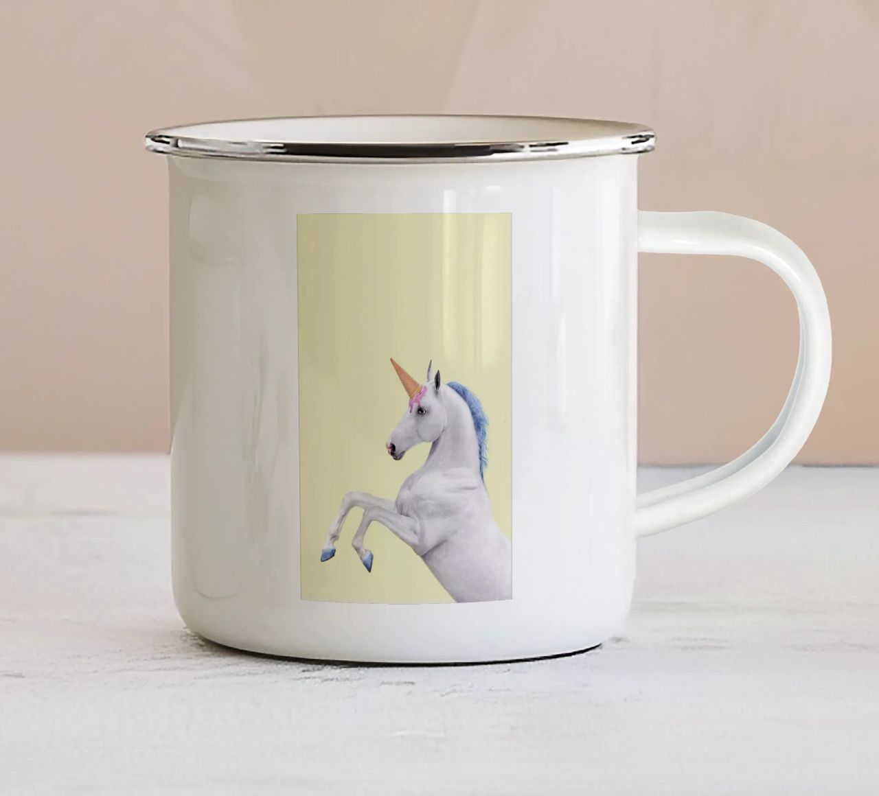 Ice Cream Unicorn tazza in smalto da Paul Fuentes Design
