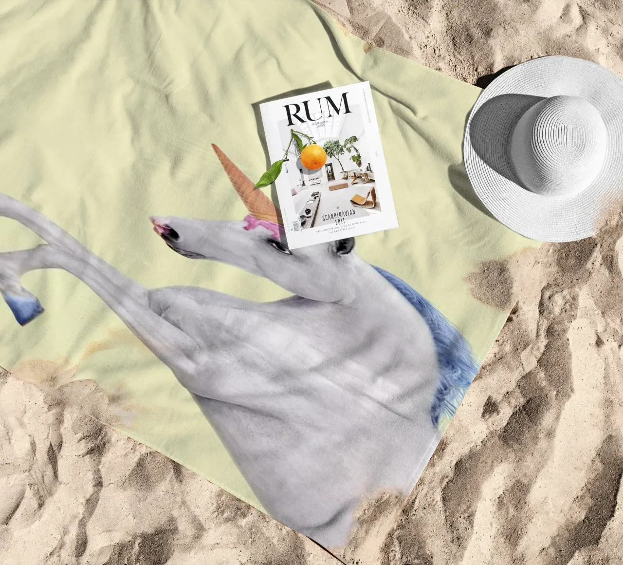 Ice Cream Unicorn telo mare da Paul Fuentes Design