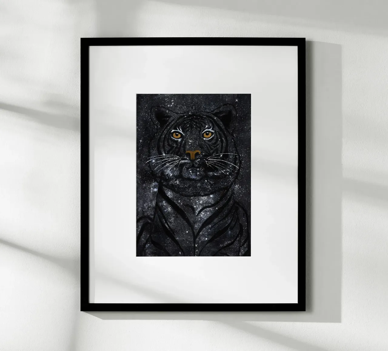 Wild Universe Night Stars Tiger - illustrazione ad acquerello poster con telaio in plastica da This Wild Soul - Illustration