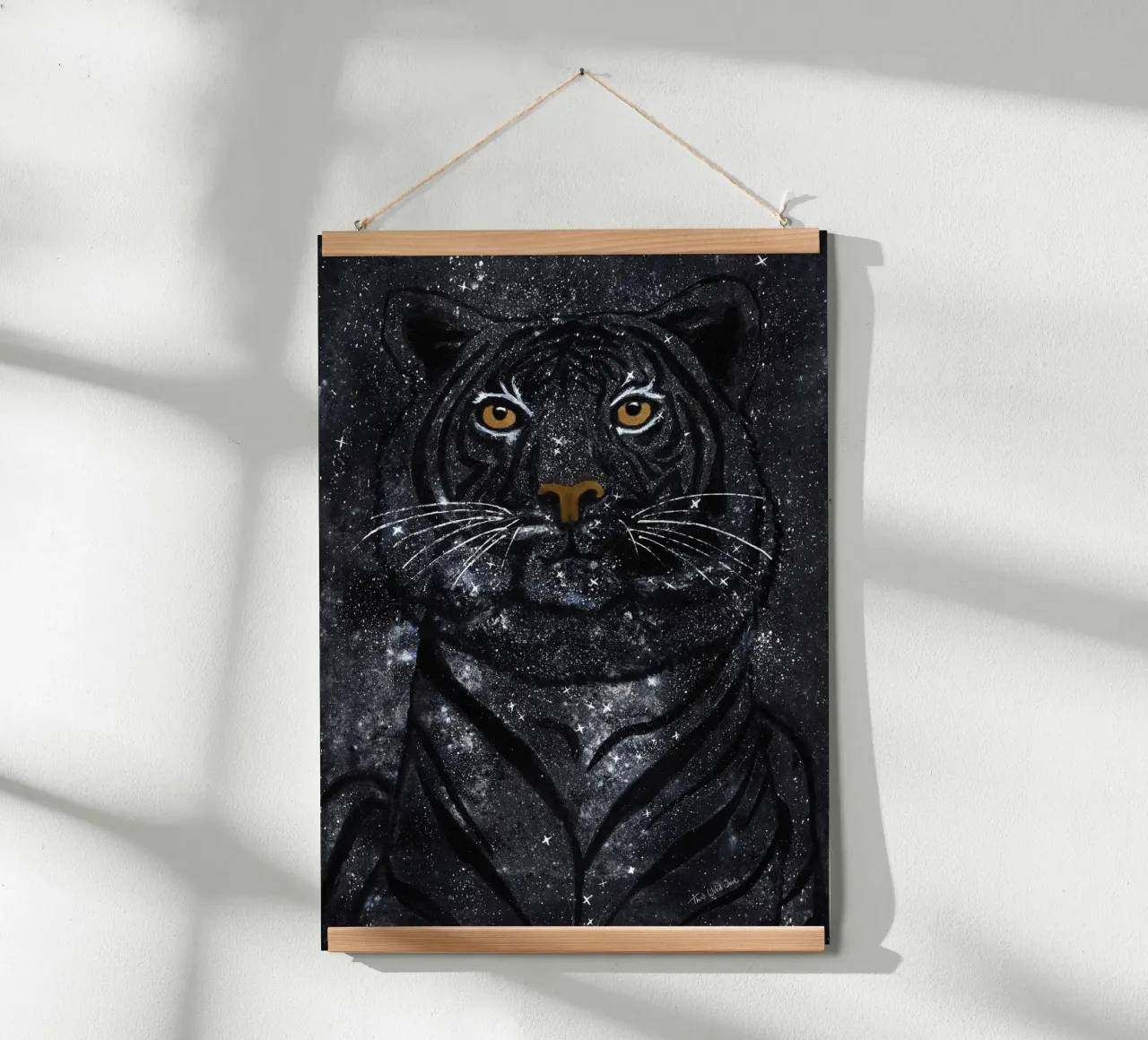 Wild Universe Night Stars Tiger - illustrazione ad acquerello poster con telaio in plastica da This Wild Soul - Illustration