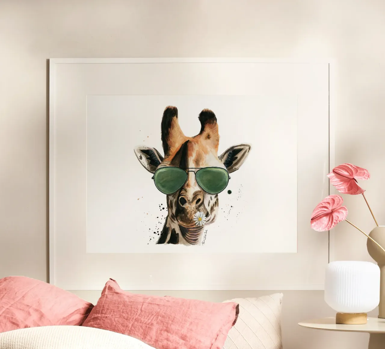 Giraffa con occhiali da sole Rayban Aviator Illustrazione di Daisy poster con telaio in legno da This Wild Soul - Illustration