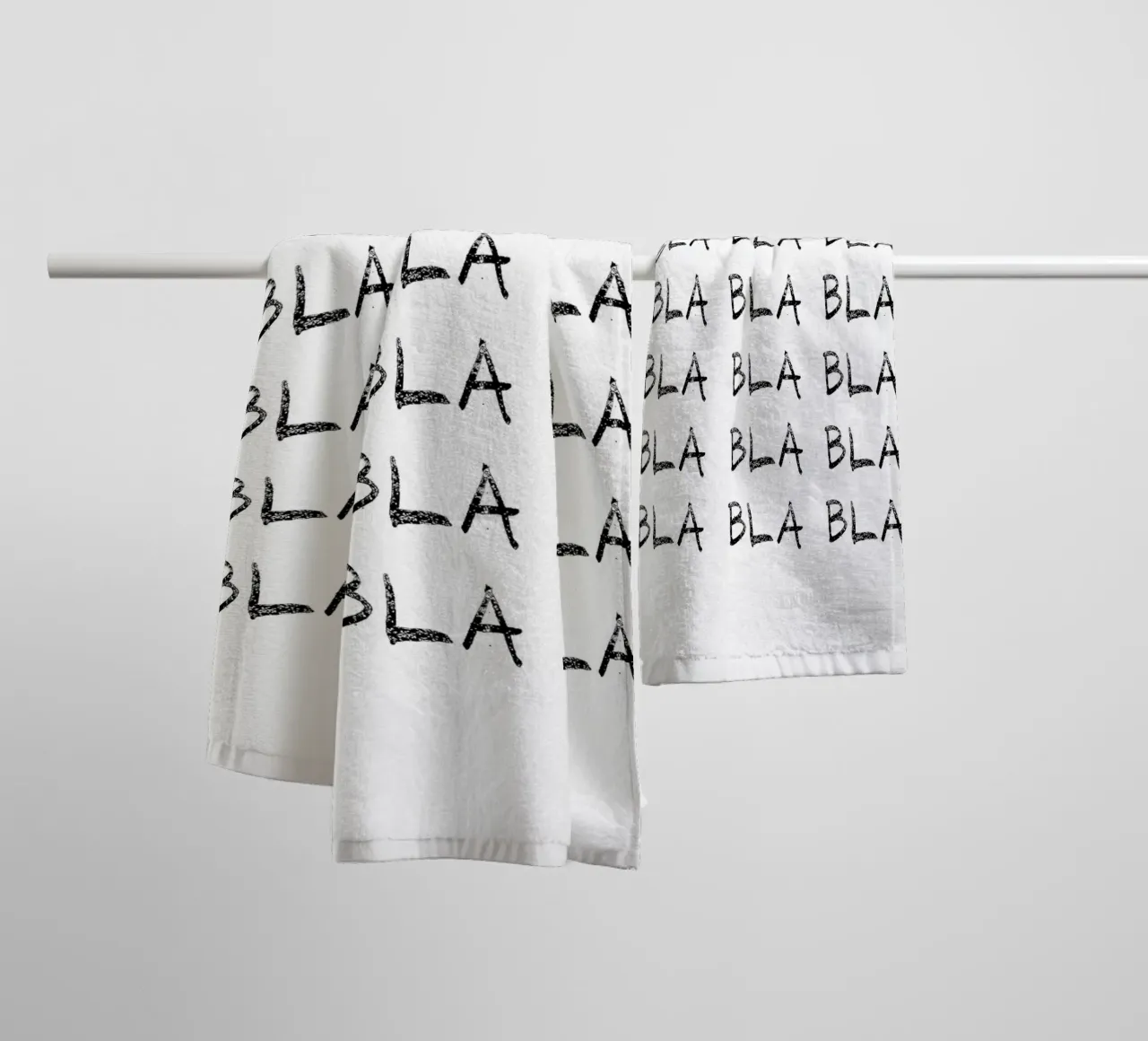 bla-bla-bla b&n asciugamano da bagno da Carinaprint