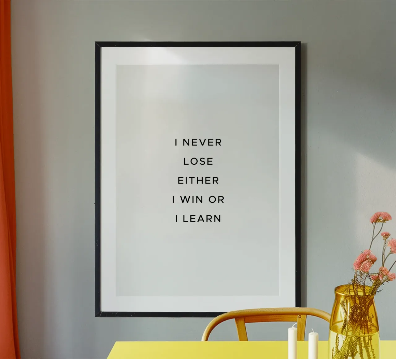 Non perdo mai, o vinco o imparo". poster con telaio in alluminio da Paigaam Studio