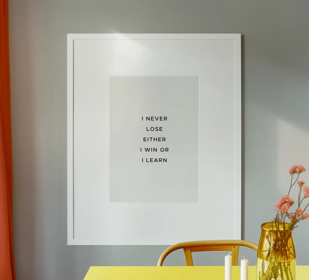 Non perdo mai, o vinco o imparo". poster con telaio in alluminio da Paigaam Studio