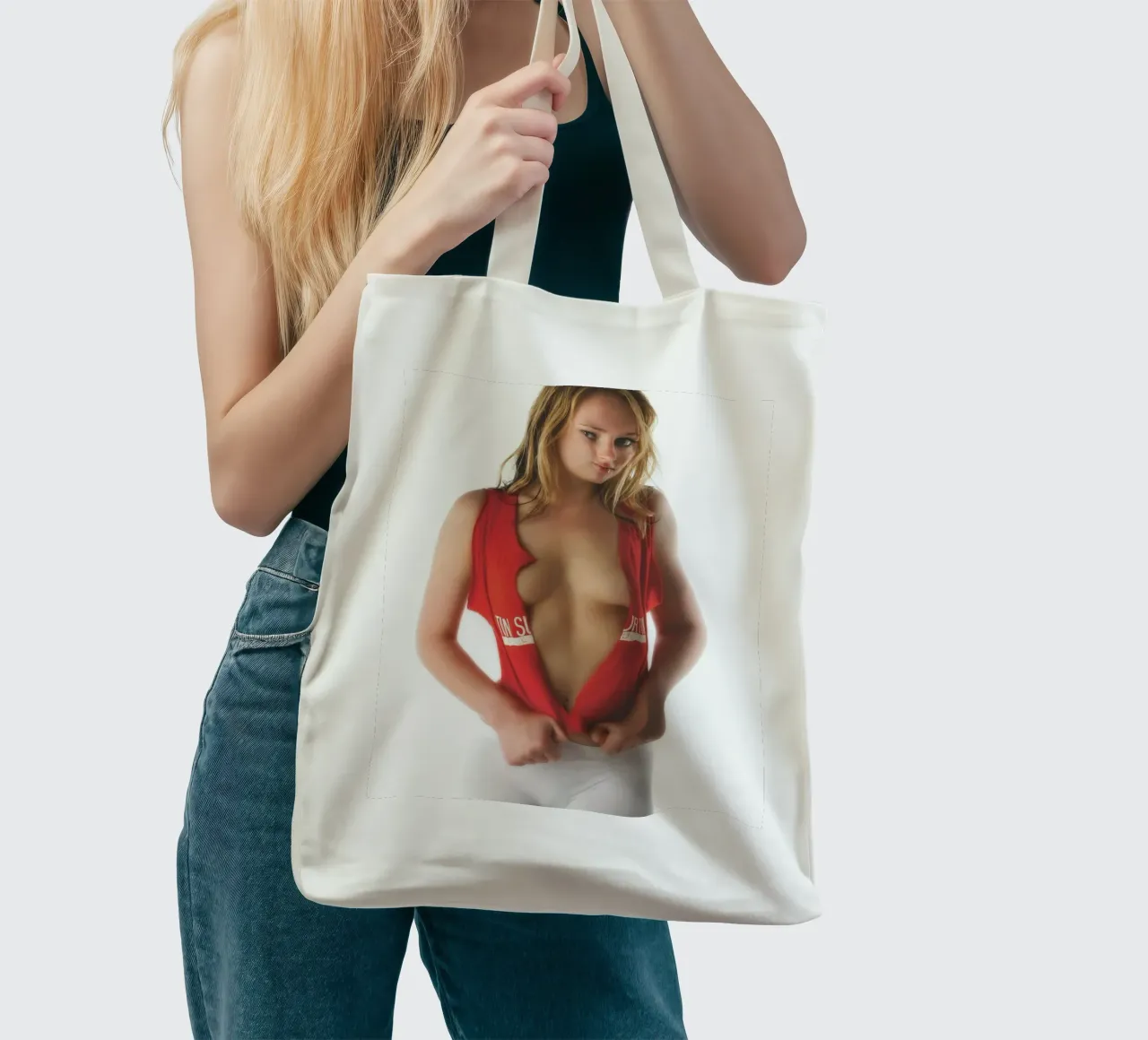 Amber in red borsa in juta da Dave Hare Photography