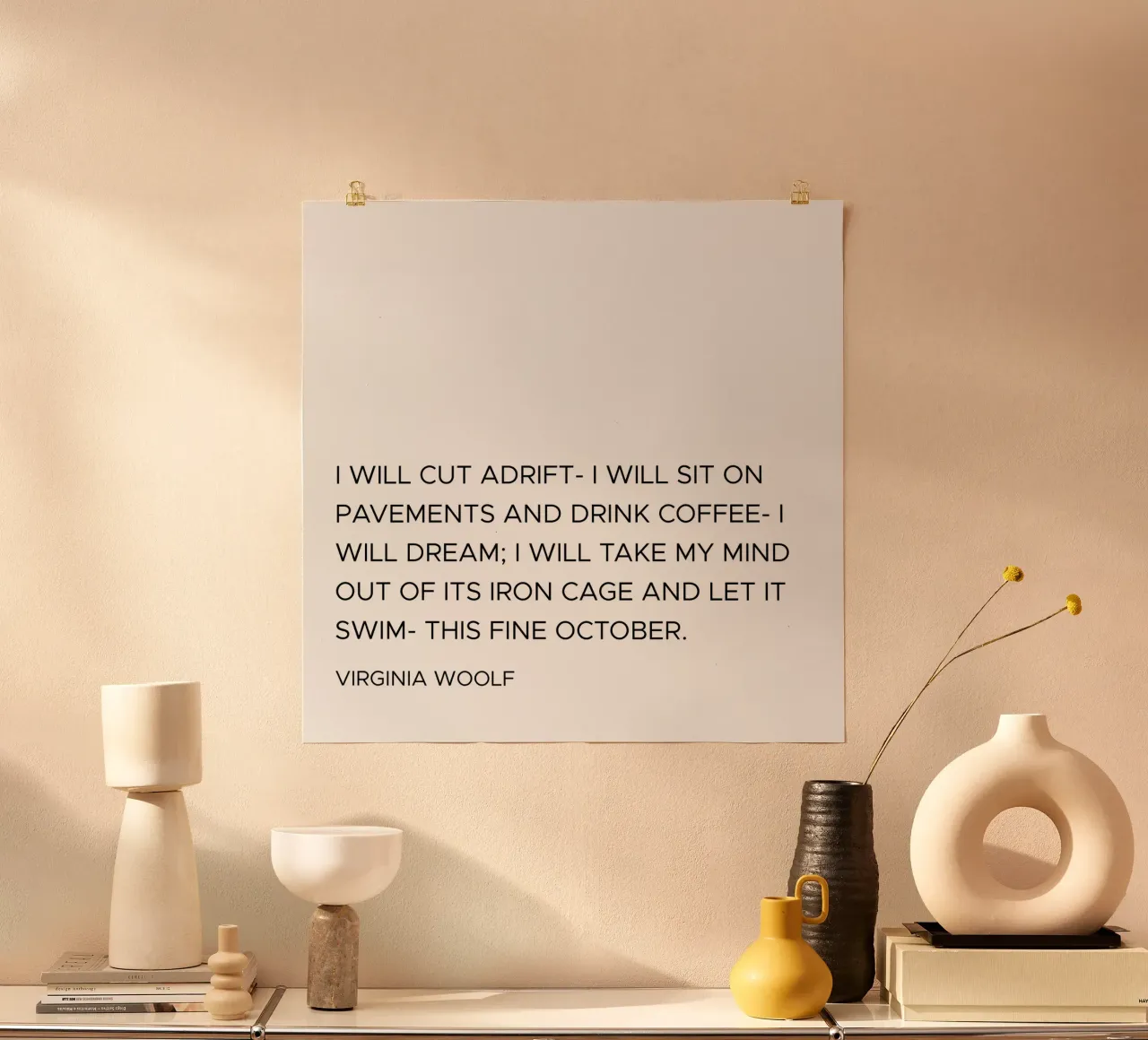 Questa bella citazione di ottobre poster con telaio in plastica da Paigaam Studio