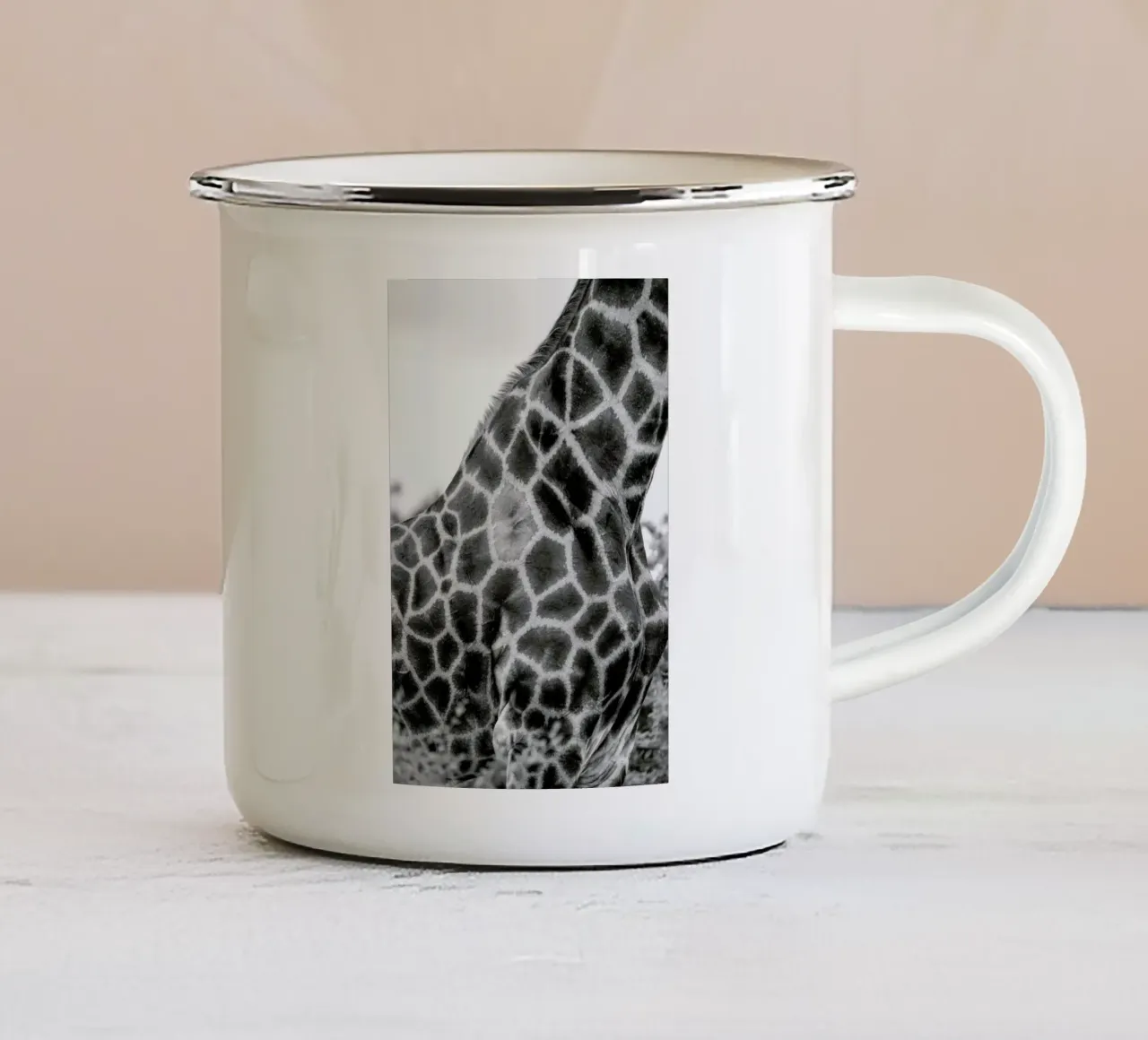 Giraph detail tazza in smalto da Shot By Clint