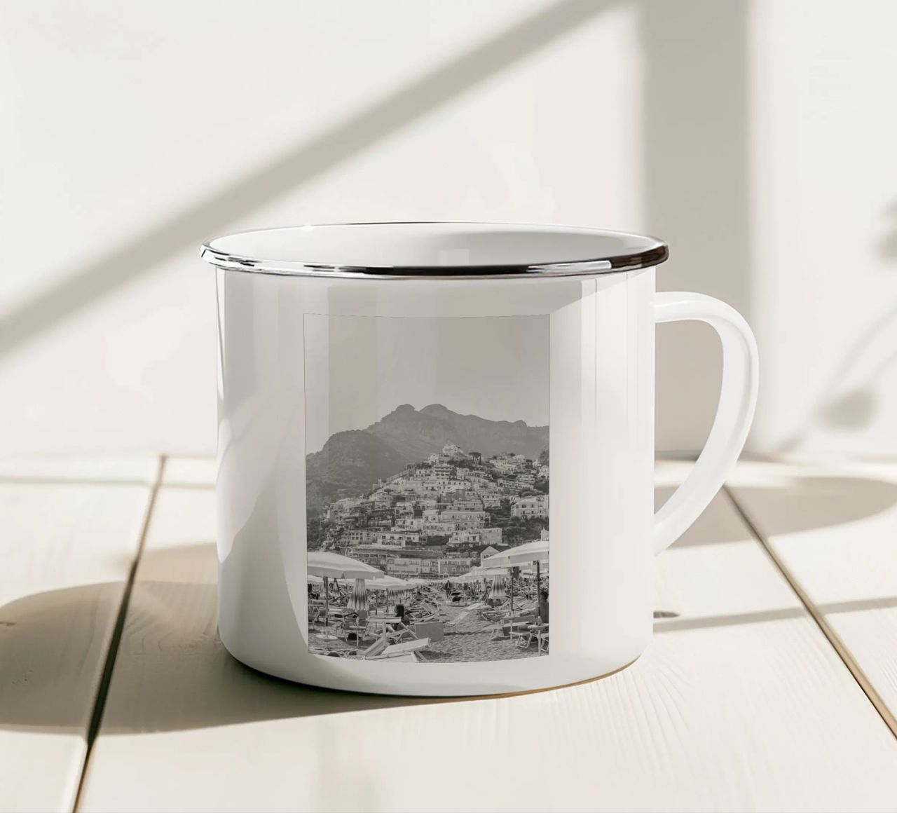 Positano in bianco e nero tazza in smalto da Henrike Schenk Photography