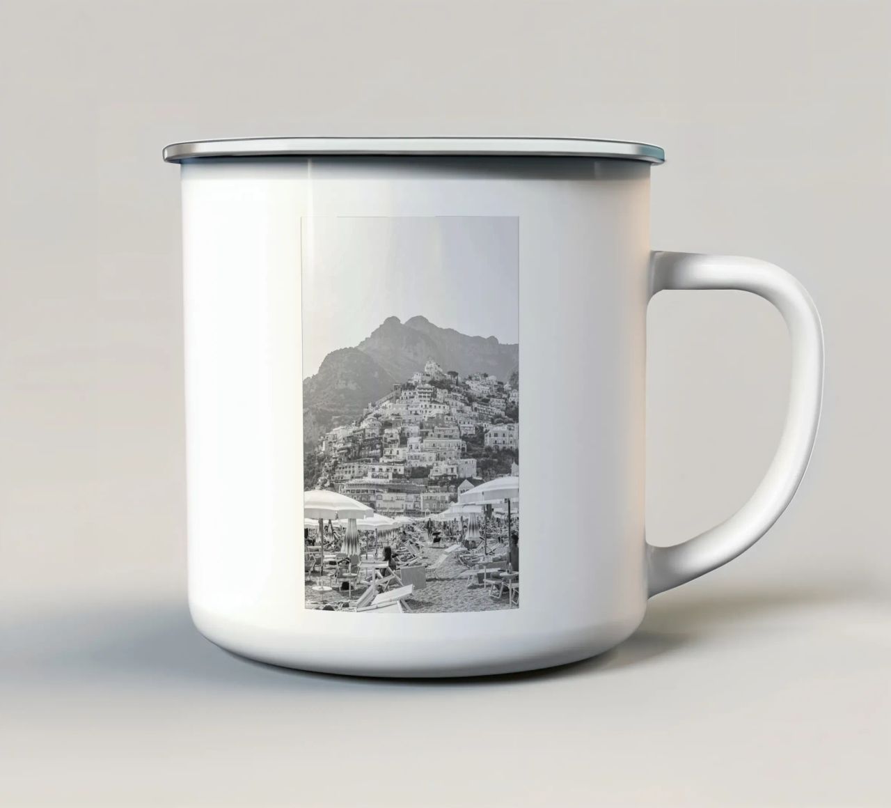 Positano in bianco e nero tazza in smalto da Henrike Schenk Photography