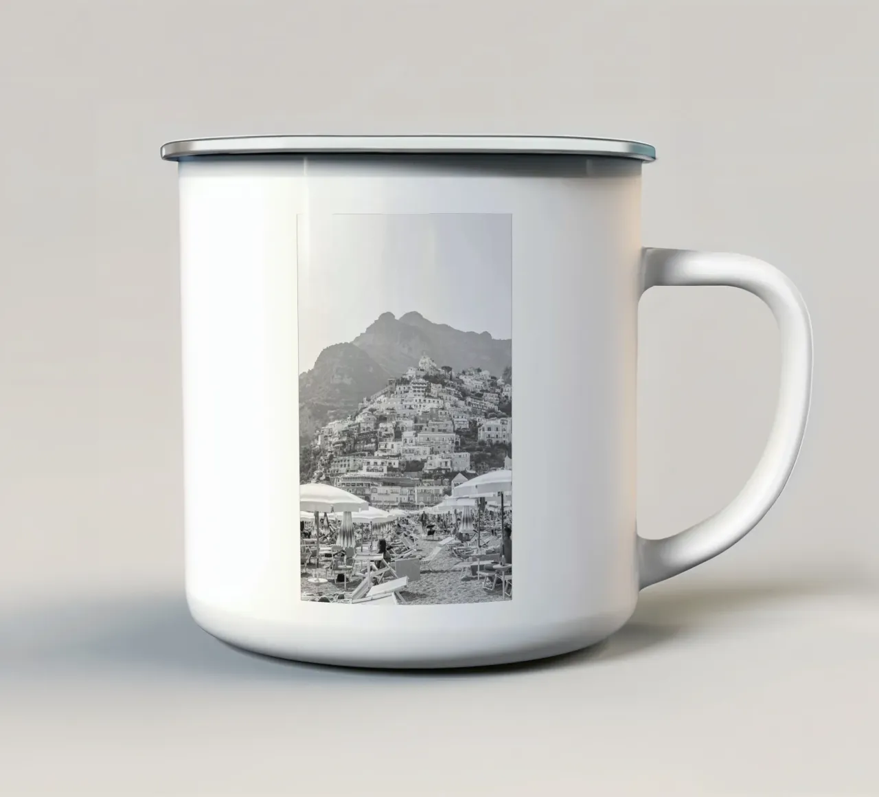 Positano en blanco y negro taza de esmalte de Henrike Schenk Photography