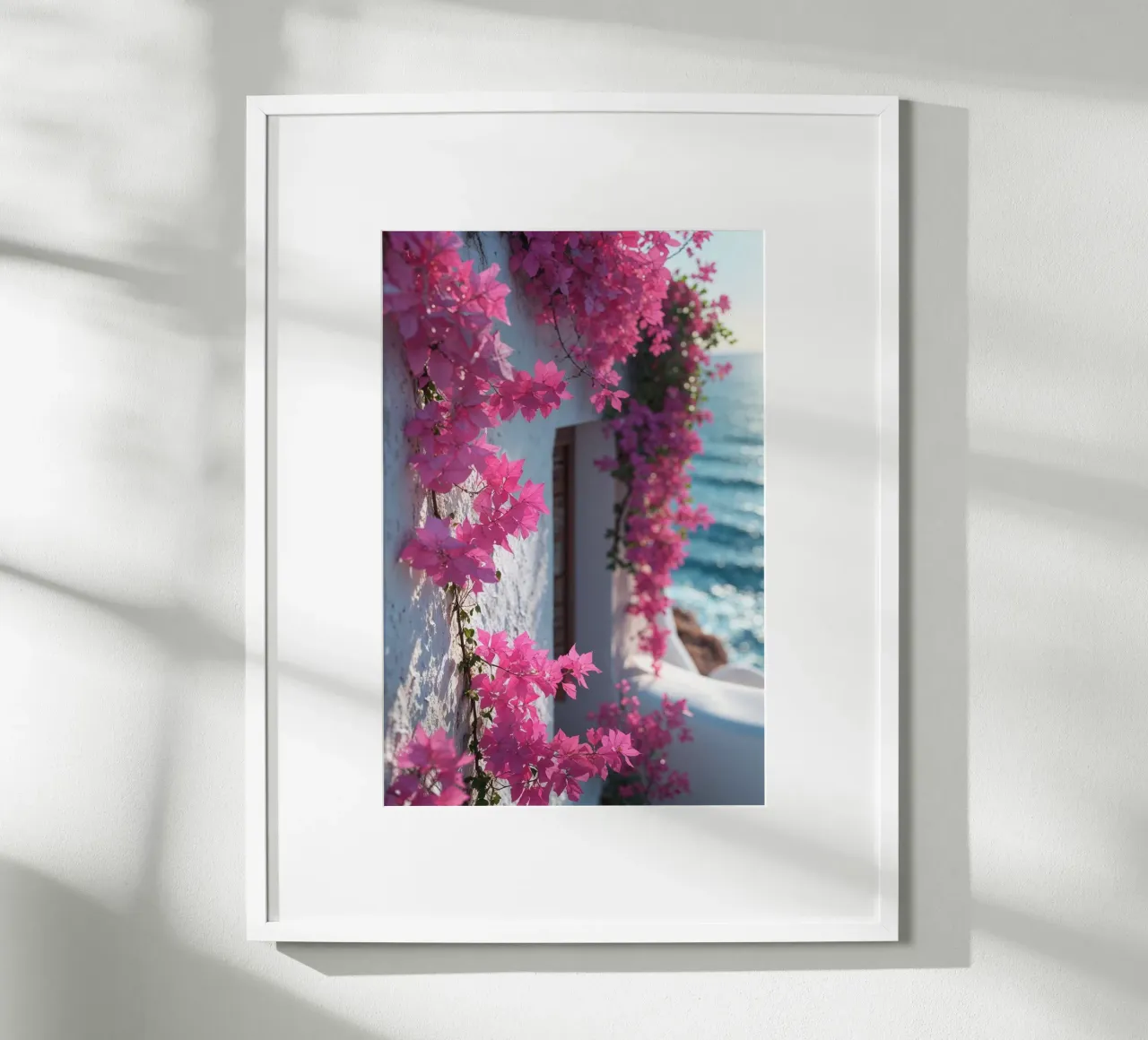 Sunlit Bougainvillea and Azure Backdrop poster con telaio in alluminio da AlbertKlee