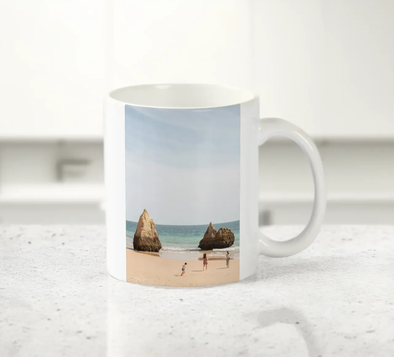 Praia dos Três Irmãos, Algarve, Portogallo tazza in ceramica da Henrike Schenk Photography