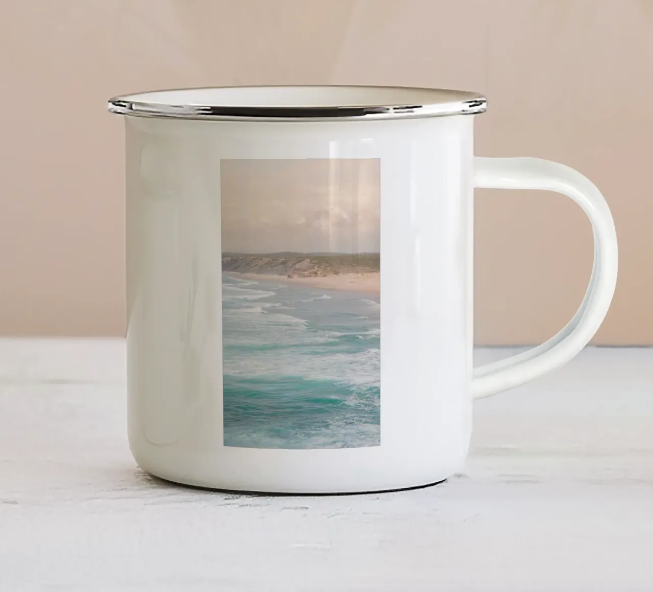 Tramonto sulla spiaggia di Bordeira, Portogallo tazza in smalto da Henrike Schenk Photography