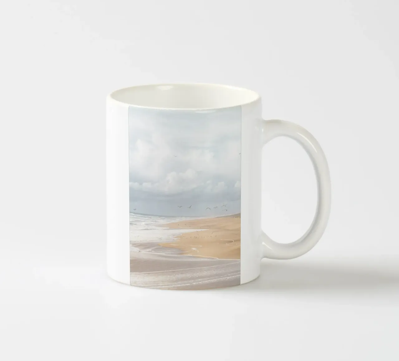 Spiaggia di Nazaré, Portogallo tazza in ceramica da Henrike Schenk Photography