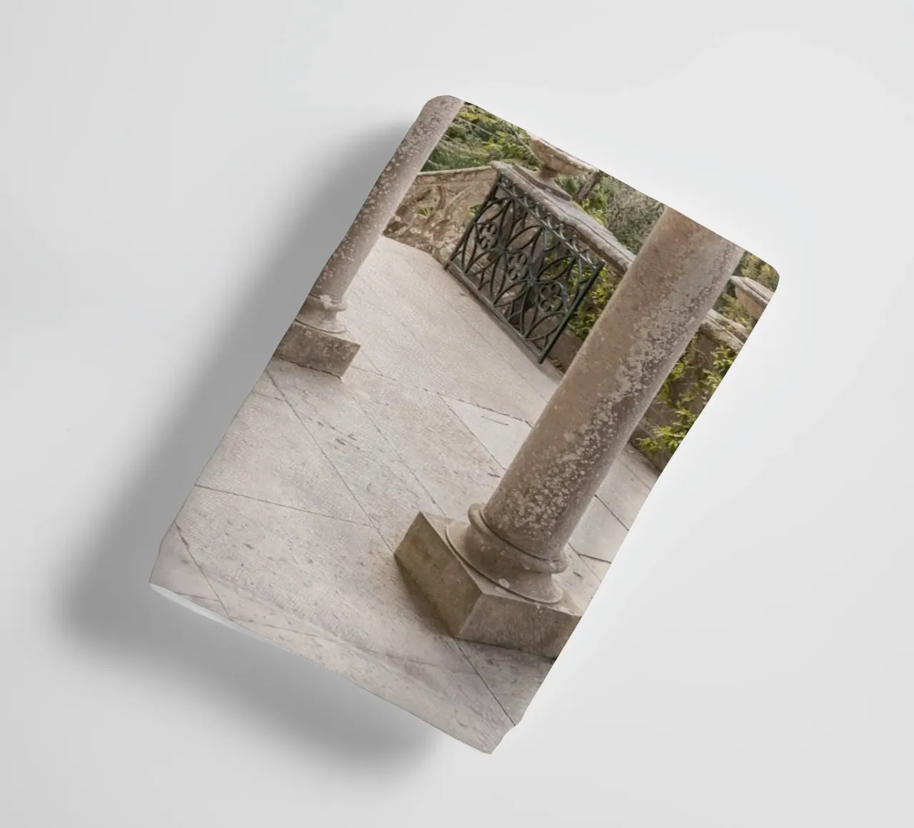 Archi di Monserrate asciugamano da bagno da Henrike Schenk Photography