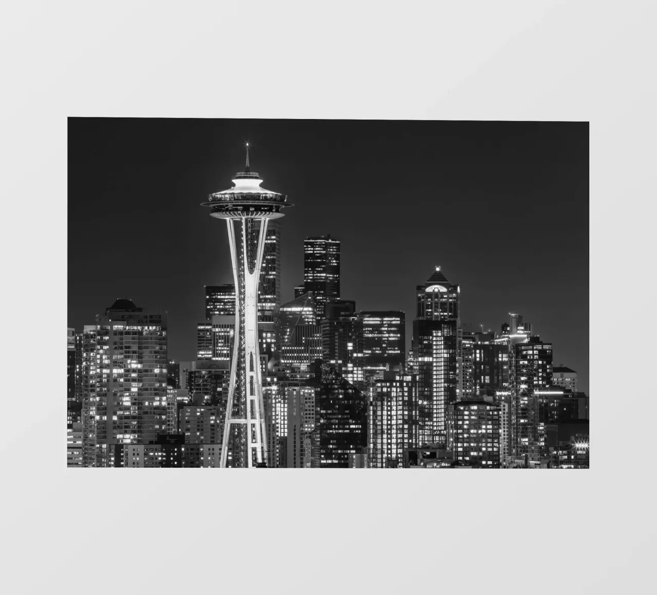 Breathtaking Seattle skyline at night | Monochrom photo wallpaper by Melanie Viola