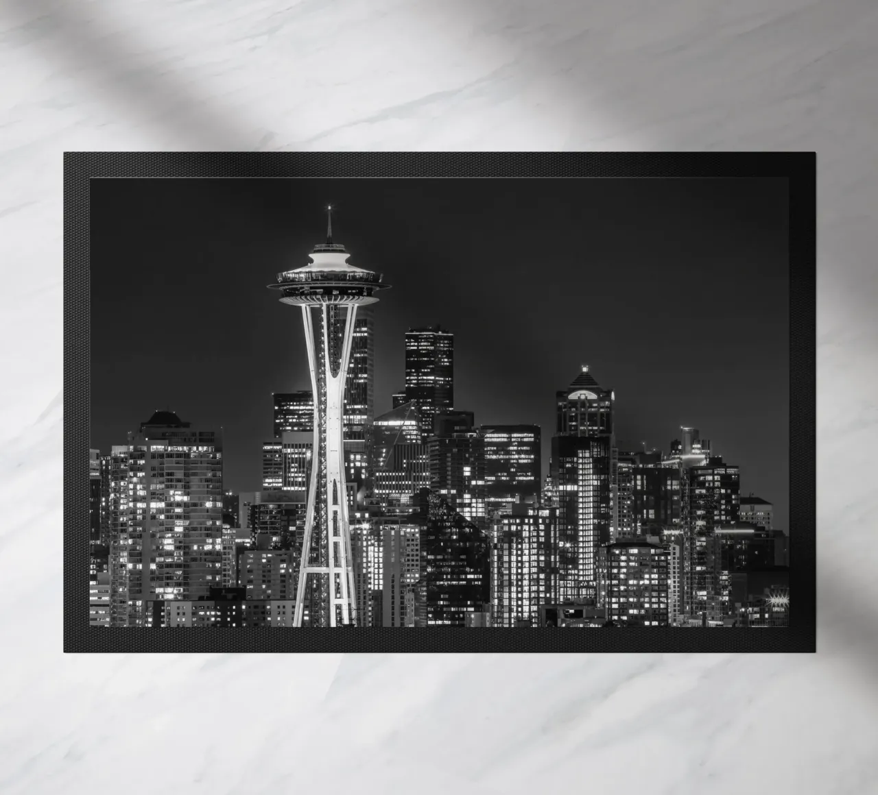 Skyline mozzafiato di Seattle di notte | Monochrom zerbino da Melanie Viola