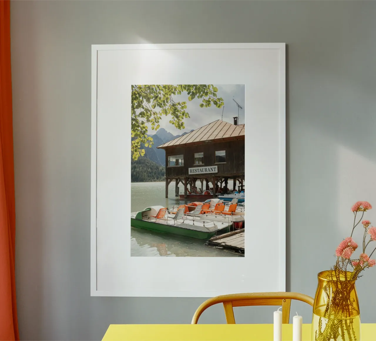 Lago di Dobbiaco poster con telaio in plastica da Henrike Schenk Photography