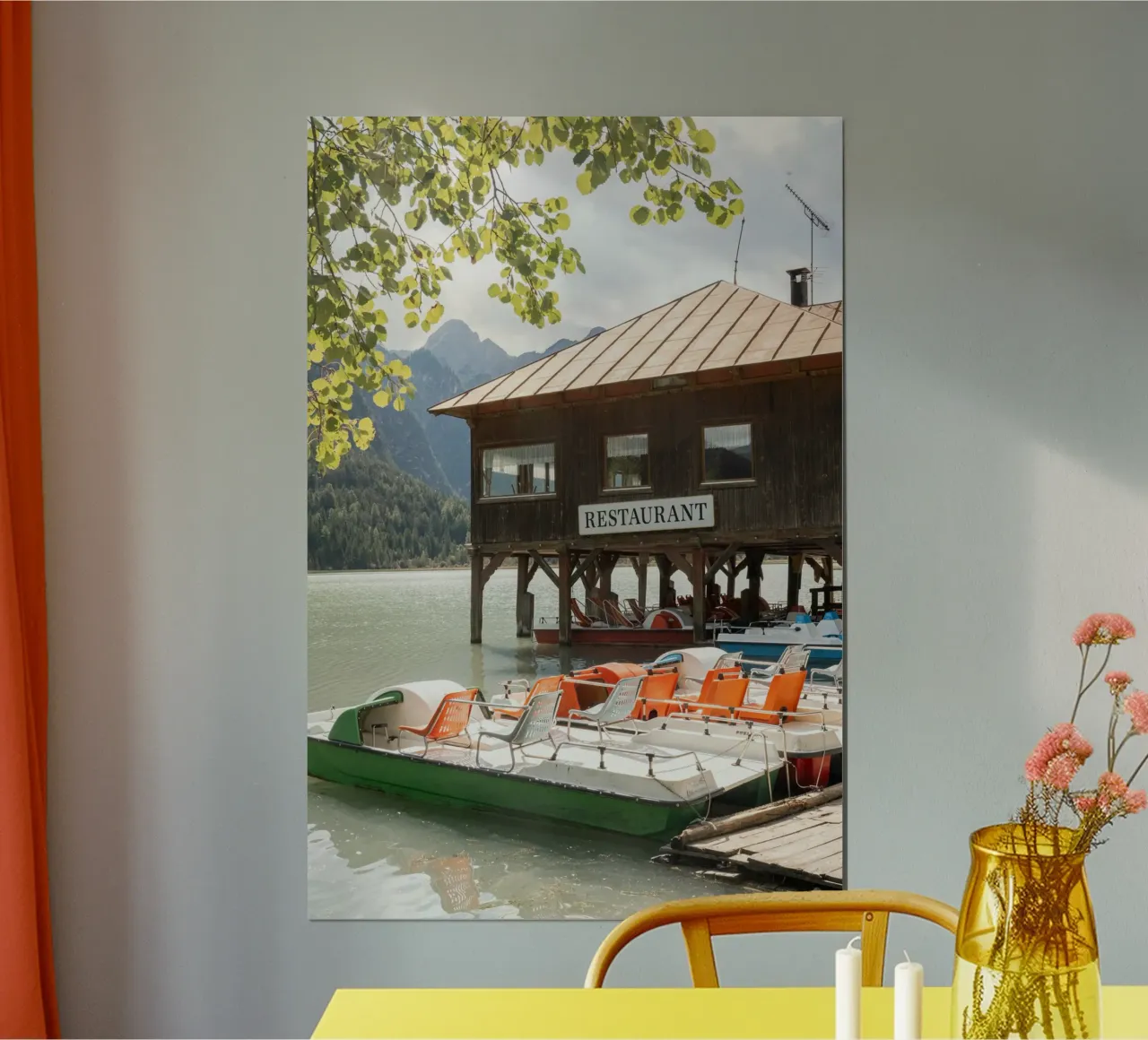 Lago di Dobbiaco poster con telaio in plastica da Henrike Schenk Photography