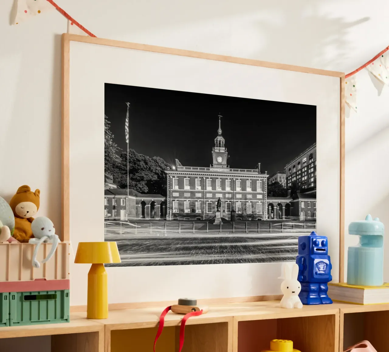 Independence Hall a Philadelphia | Monochrom poster con telaio in legno da Melanie Viola