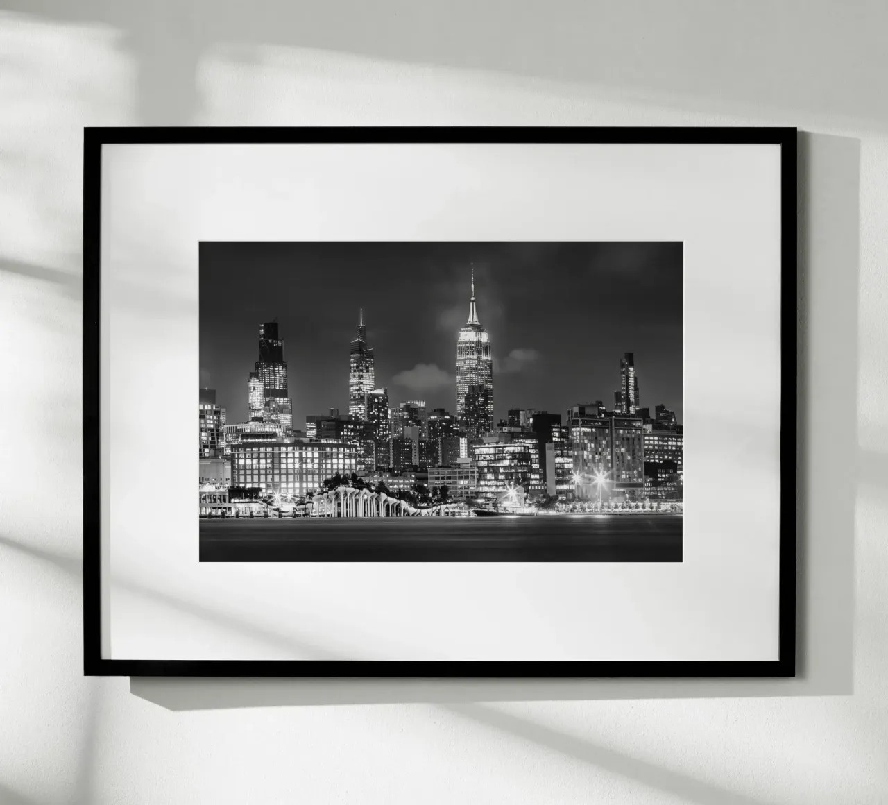Skyline di Midtown Manhattan con Little Island | Monochrom carta hahnemühle da Melanie Viola