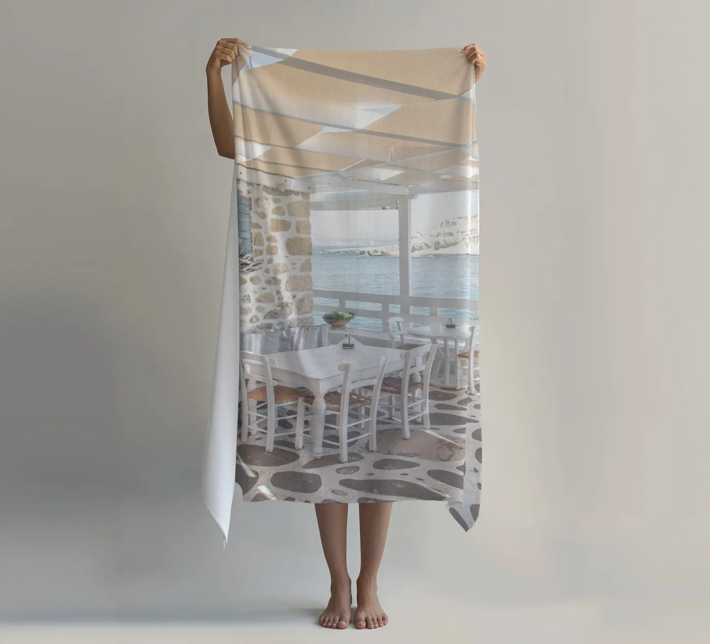 Griechische Terrasse Strandtuch von Henrike Schenk Photography