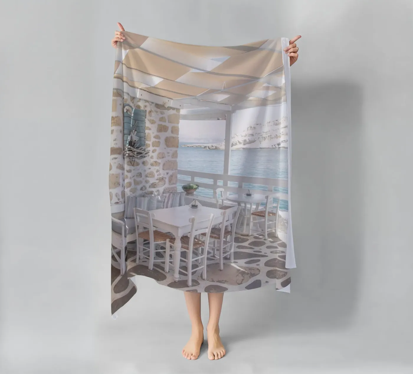 Griechische Terrasse Strandtuch von Henrike Schenk Photography