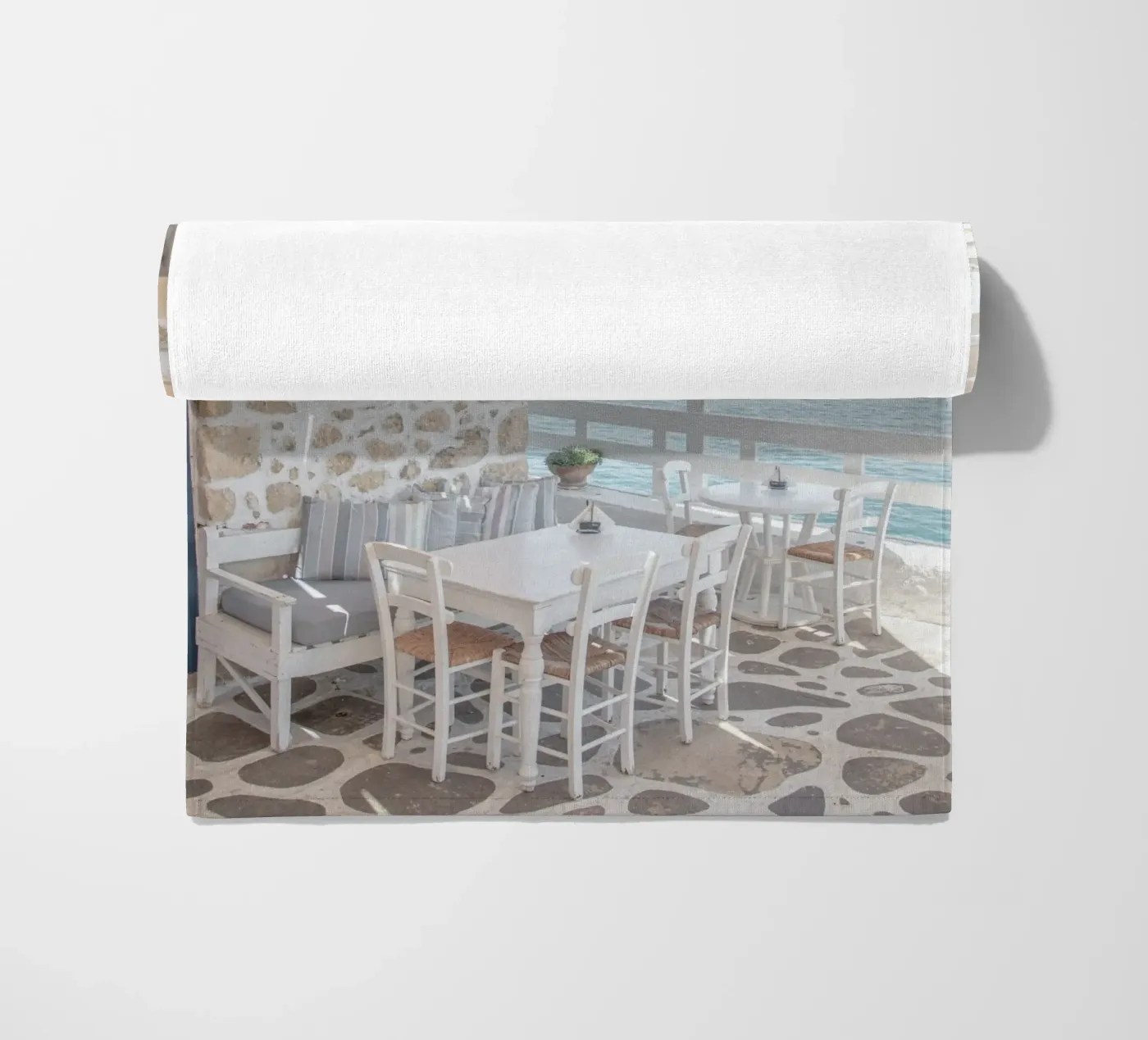 Griechische Terrasse Strandtuch von Henrike Schenk Photography
