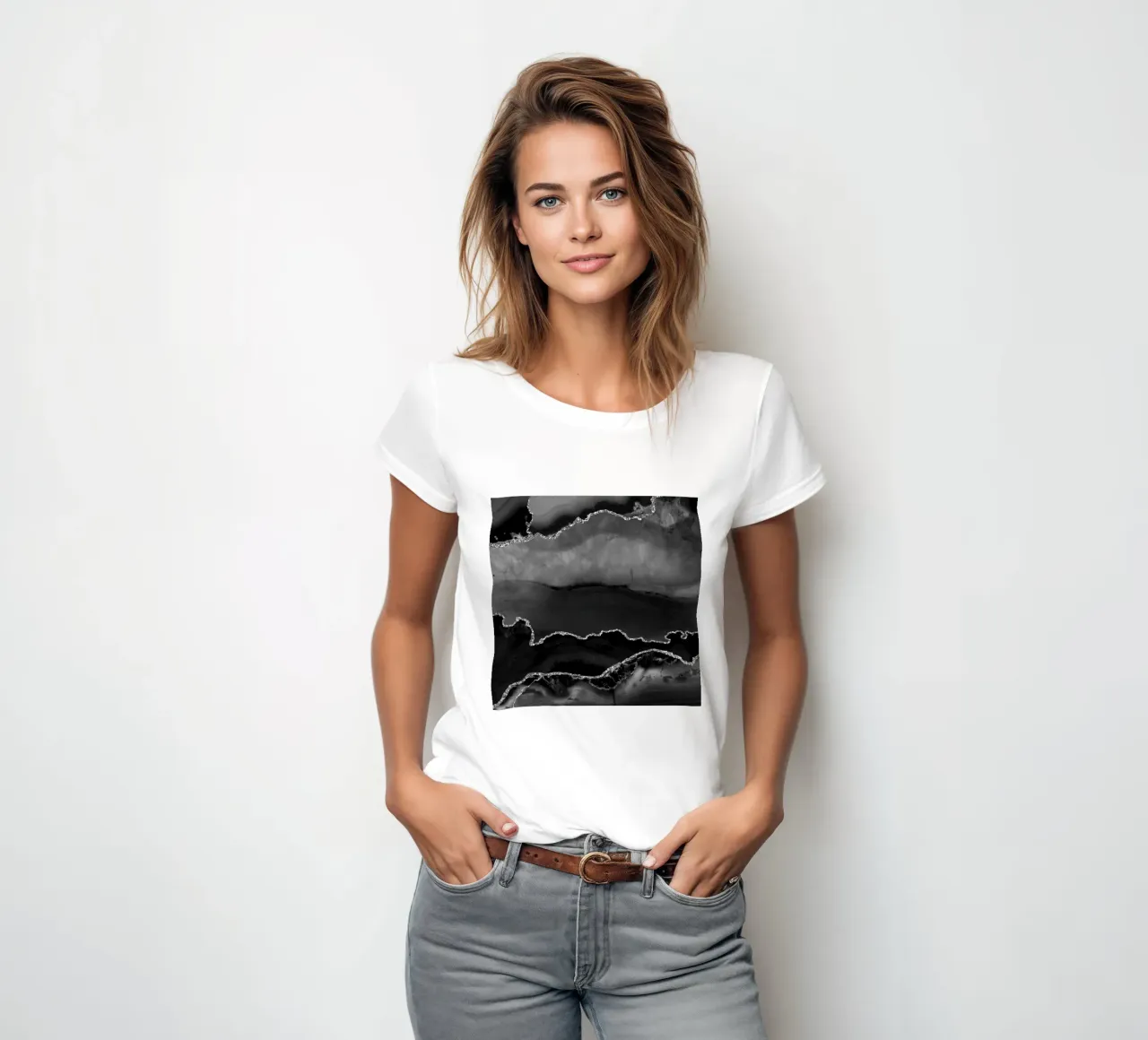 Ágata negra y plateada Textura 02 camiseta de mujer de Gemstone Textures