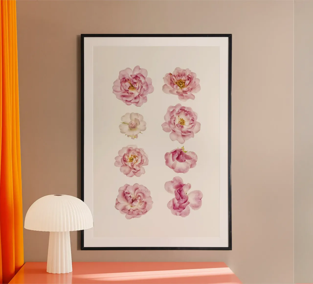 Fascino Petite: Mini rose selvatiche rosa poster con telaio in plastica da Curious Collections by Marielle Leenders