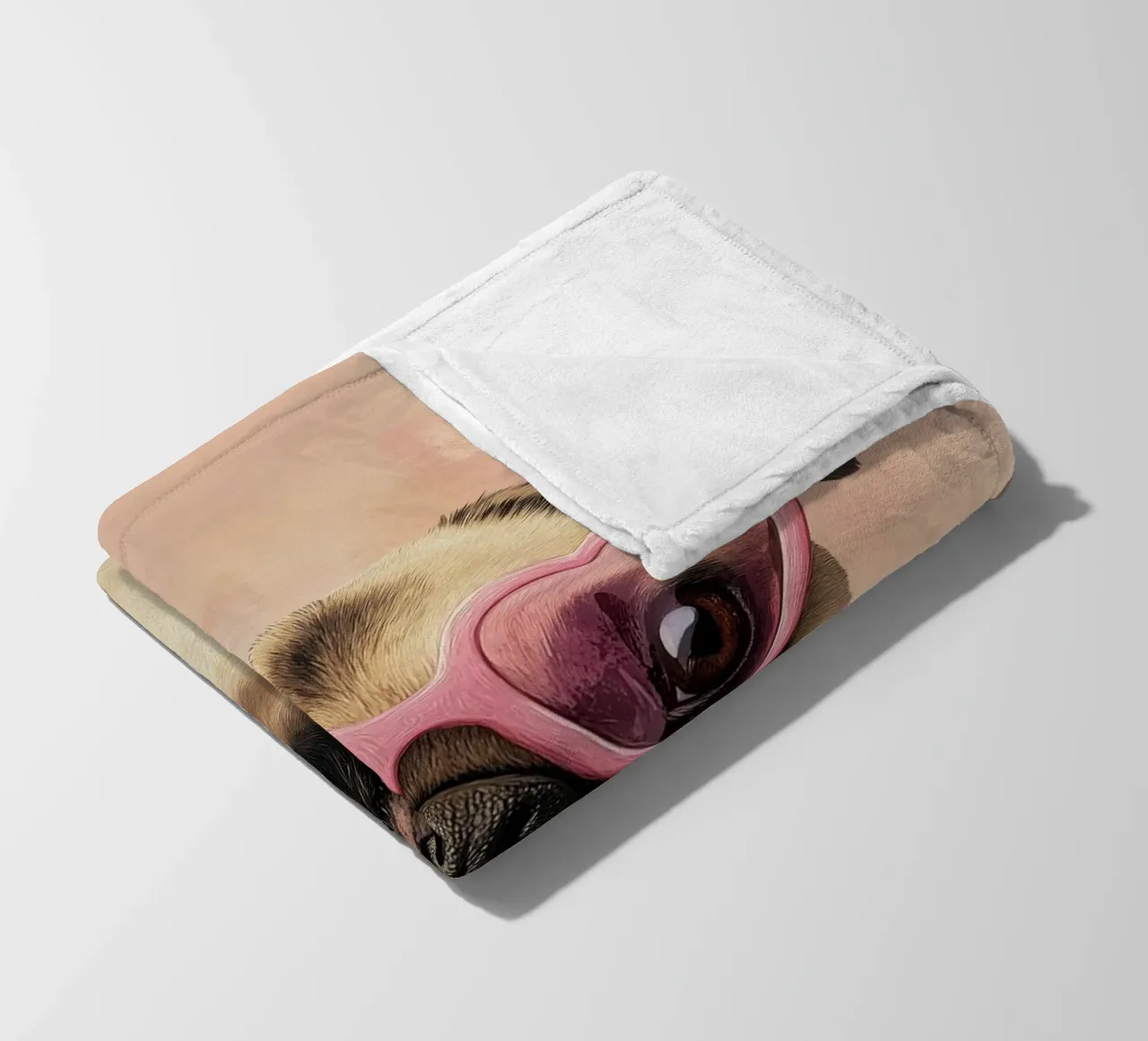 Mops avec lunettes en forme de cœur plaid polaire de Carinaprint